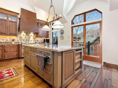Super Close to Downtown Luxury Ski Home  Five Bedrooms